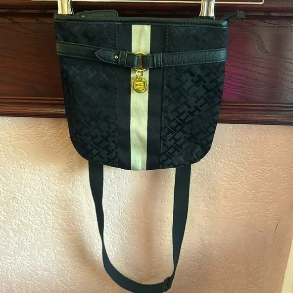 Tommy Hilfiger Womens Mini Black H Logo Purse in Good Condition - Picture 1 of 5